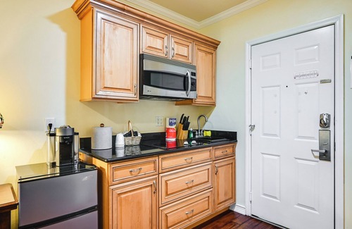 Naples Apartment | Sail, Swim, Explore: Naples Studio Near Everglades