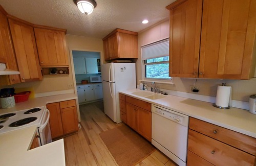 Lost Bridge Village House | Sailaway!- Huge Lake Views; Easy Walk to Shoreline! Boat Launch Nearby; Pool!