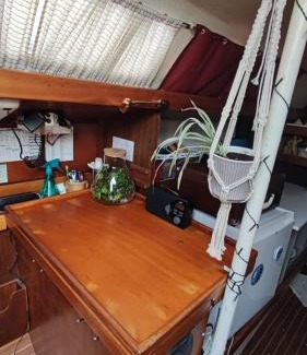 Charente-Maritime Boat Rental | Sailboat land and sea, vegetated