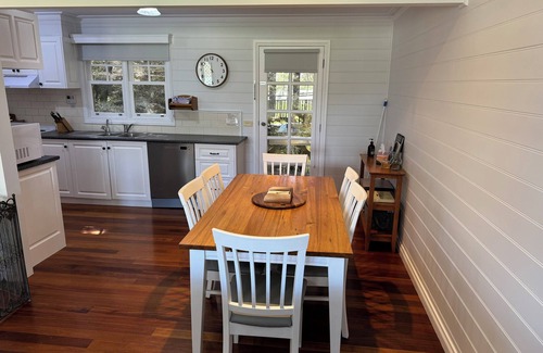 Port Fairy Villa | Sails - Elegant, spacious beach villa