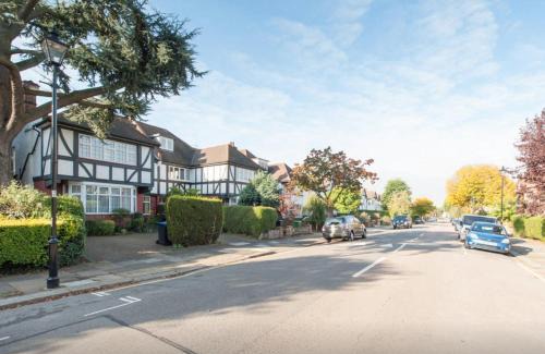 Mapesbury House | Saint Gabriel's Road Guesthouse
