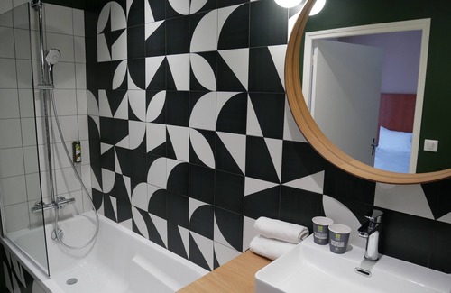La Suze-sur-Sarthe Hotel | Saint-Louis