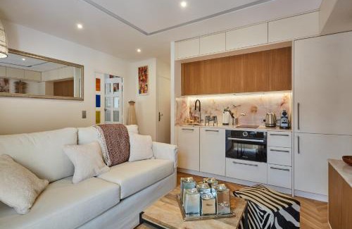 Saint-Germain-des-Pres Apartment | SaintGermainByCecile - Luxueux 2 pièces AC Bianca