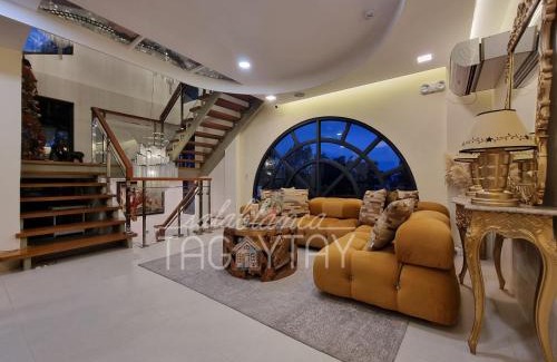 Tagaytay House | Salablanca Brand New Jacuzzi Heated Pool PS5 VR Cinema Fully AC Indoors Smart TVs with Netflix Disney Plus Large Balcony