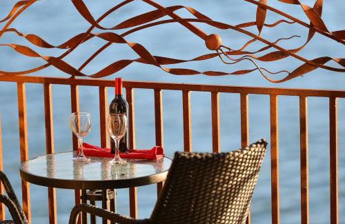 Cowichan Bay House | Salishan Chief Suite
