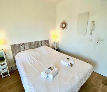 Ouistreham Apartment | Salm, Coquet studio avec balcon