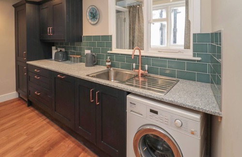 Norham Cottage | SALMON COTTAGE, pet friendly, character holiday cottage in Norham