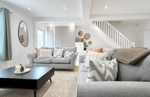 Budleigh Salterton House | Salters Cottage - Stunning Modernised 3 BR Home Just Steps From the Beach
