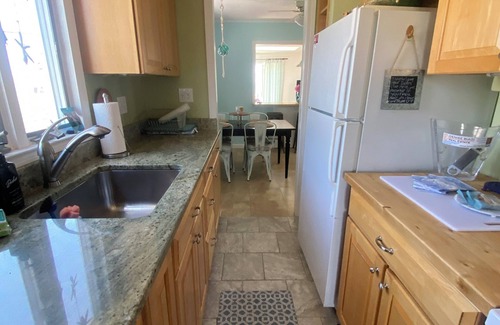 Milford House | SALTY KISSES COZY BEACH HOUSE/BEACH ACCESS ACROSS STREET WATER VIEW