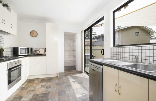 Glenelg South House | Salty Pines - Large 3BR Glenelg South