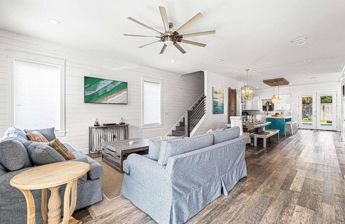 Crystal Beach House | Salty Stingray - Crystal Beach, Heated Private Pool, Walk to Beach!