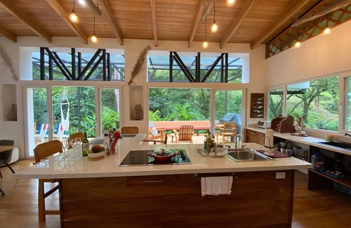 Samara House | SAMARA - Stunning 2 bedroom House 15 min from the Beach.