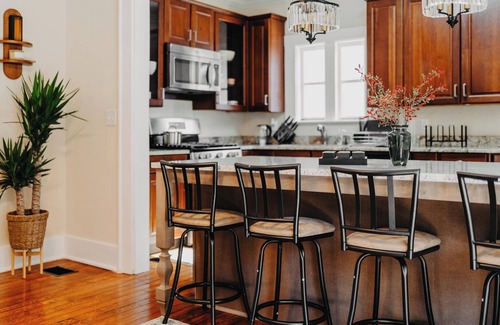 South Division House | Samaya House Cozy 2BR 2 Baths Downtown Orlando