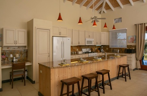 Hart Bay Villa | Samba Azul~ Convenient location and beautiful sunsets