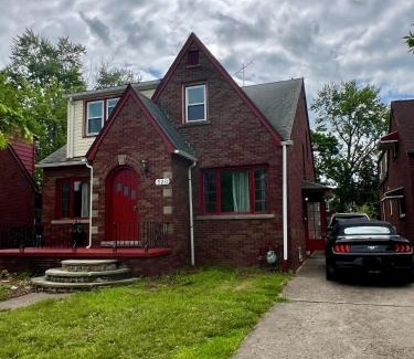 Niagara Falls House | sameena naveed vacation home