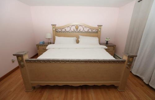 Niagara Falls House | sameena naveed vacation home