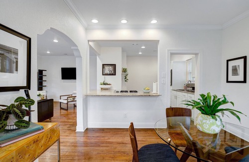 Monte Vista Cottage | San Antonio Historic cottage 10 minutes from downtown & Airport