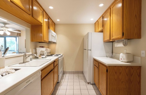 San Diego Country Estates Hotel | San Diego Country Retreat | Full Kitchen | Free Parking