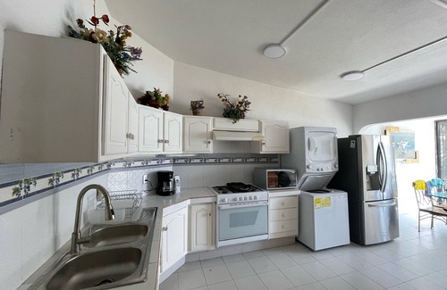 San Juan del Rio House | San Gil Golf Club, Beautiful Lake House, pool, kayaks, bicycles