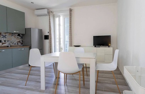 Novara Apartment | San Martino Suite: Novara Central Apartment