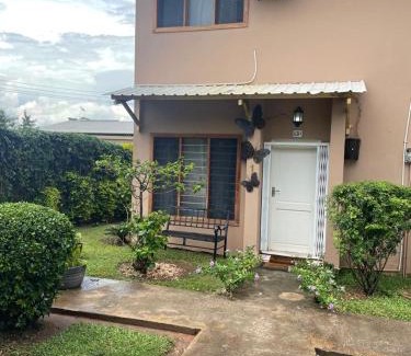 Lusaka Apartment | Sanctuary Aparthotel-AC-Garden- Solar-Wi-Fi -Firepit-Park-Carport