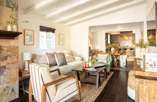 Balboa Peninsula House | Sand Castle by AvantStay Beach House on Balboa Peninsula w Patio Hot Tub