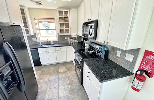 A-Zone Cottage | ⛱ Sand Ranch-Family-Dogs OK- Walk 2 Playground/Town