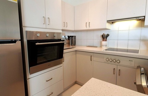 Scarborough Apartment | Sandcastles Beachfront ☆ Luxury Retreat Apartment