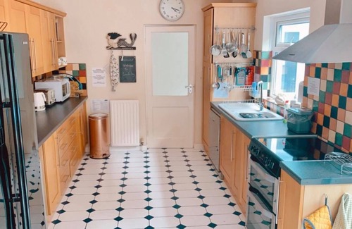 St Brides House | Sanderling, on Pembrokeshire coastal path Dale, sleeps 8 and dog-friendly.nnnn