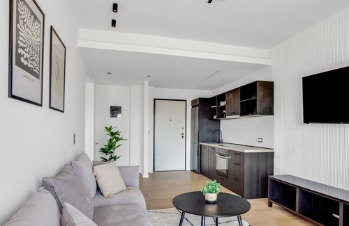 Thessaloniki Apartment | Sanders Arch - Cozy 1-bdr Apt w Balcony