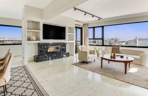 Historical Center Apartment | Sanders Coral Court Penthouse - Cute 3-Bedroom Apartment With Balcony
