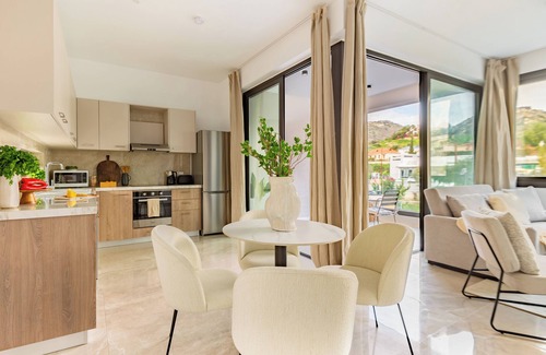Agios Tychon Apartment | Sanders River Plaza - Airy 1-Bdr Apt with Balcony