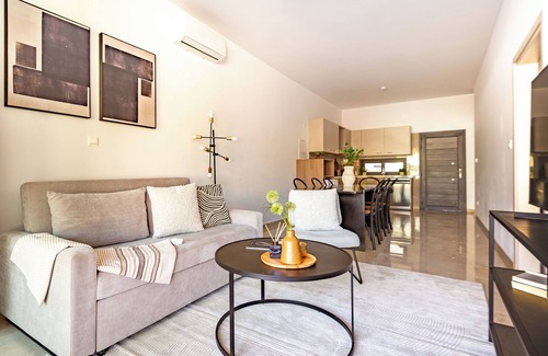 Agios Tychon Apartment | Sanders River Plaza - Super 2-Bdr Apt with Balcony