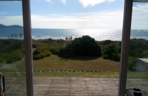 Waikanae House | Sandgate - absolute beach front