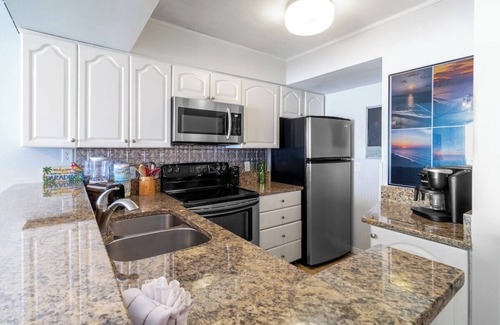The Dunes Condo | Sands Beach Club Oceanfront Condo + Walk-In Shower | SBC 1116