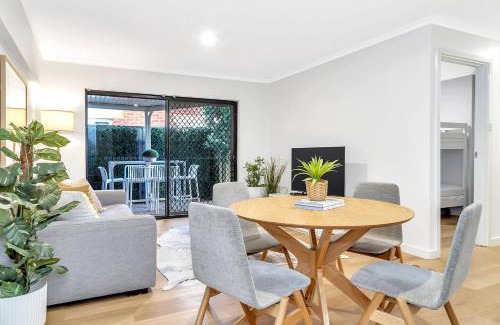 Glenelg South Apartment | Sands & Hearth - Minutes to Beach & Moseley Square