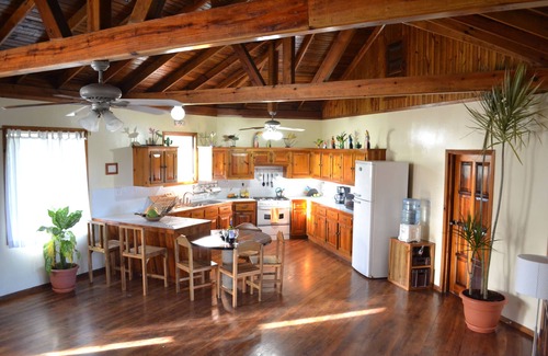 Isla de Utila House | Sandy Bay Beachfront House in Diver's Paradise, Views, Deck.
