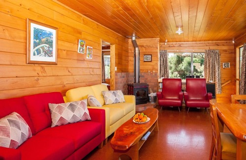 Matapouri House | Sandy Bay Beachfront - Holiday Home