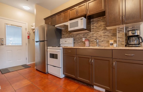 Okanagan-Similkameen Hotel | Sandy Beach Suites