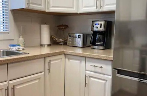 Leamington Cottage | Sandy Beach, Waterfront. Birders, Wineries.