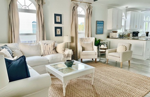 Emerald Isle House | Sandy Beaches-Soundfront/Hot tub/Boatlift/Pets ok