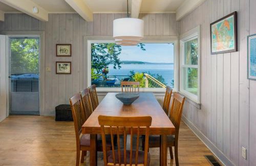 Eastsound House | Sandy Beachfront, Hot Tub, Pet-friendly, Kayaking