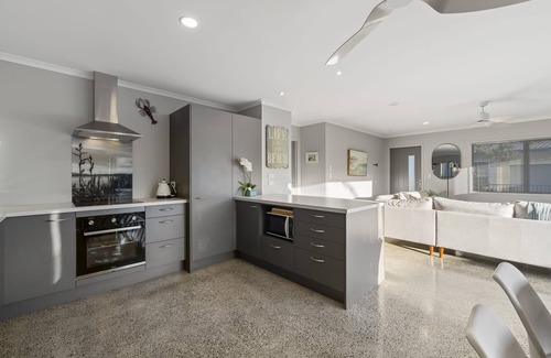 Papamoa Beach House | Sandy Feet Retreat - Papamoa