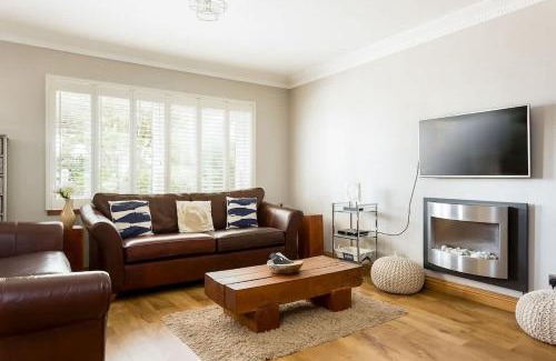 Sandbanks Apartment | Sandy Shores - Moments from Blue Flag Sandbanks Beach