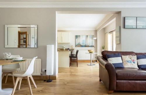 Sandbanks Apartment | Sandy Shores - Moments from Blue Flag Sandbanks Beach