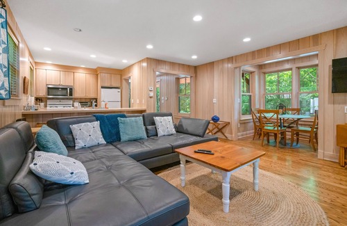 Port Colborne House | Sandy Shores Retreat