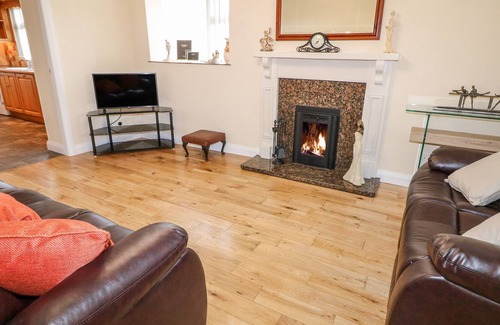 Annalong Cottage | SANDYMOUNT, pet friendly, with open fire in Annalong, County Down