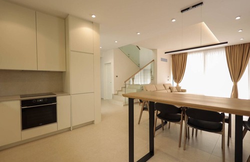 Ishem Apartment | Sanpietro Vacation Deluxe Villa