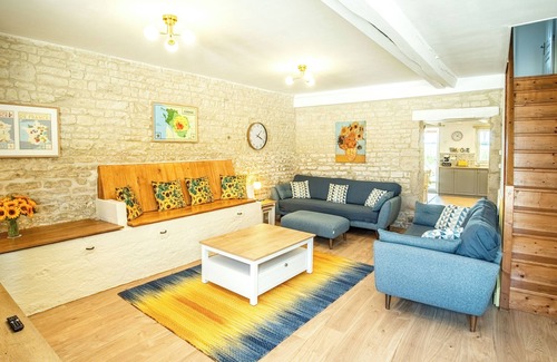 Villeneuve-la-Comtesse Cottage | Sans Souci Gites - Tournesols - 3 Stars