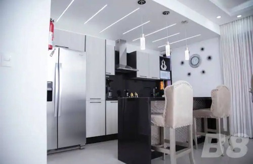 Cerro Alto Apartment | Santiago Luxe Pool Apt Suite